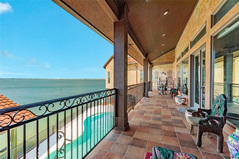 506 Sunset Circle Tiki Island, TX 77554