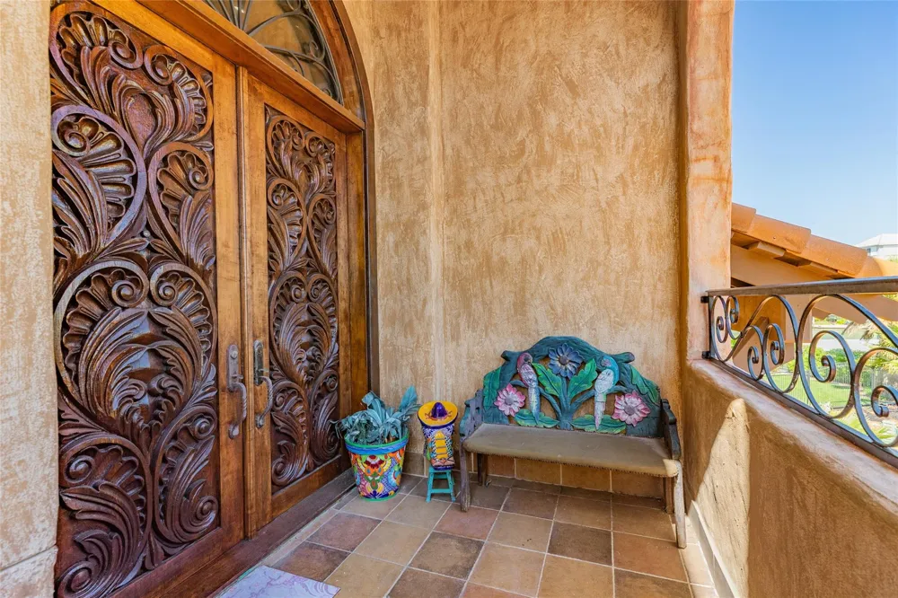 506 Sunset Circle Tiki Island, TX 77554