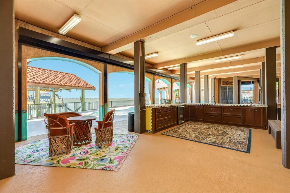 506 Sunset Circle Tiki Island, TX 77554