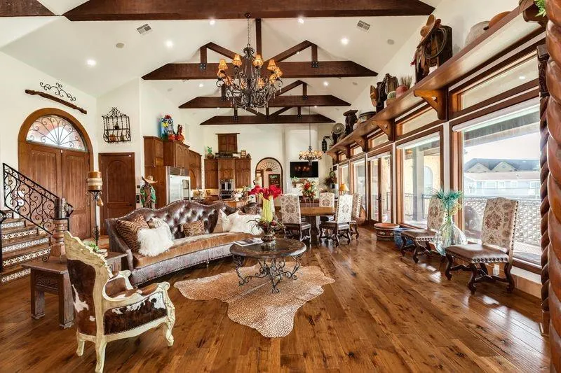 506 Sunset Circle Tiki Island, TX 77554