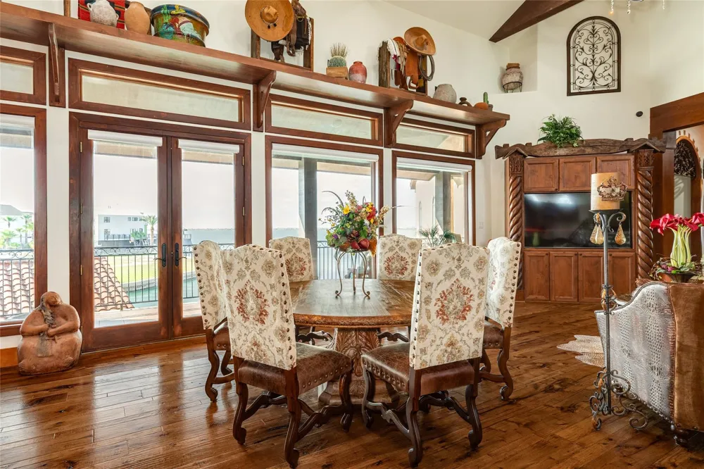 506 Sunset Circle Tiki Island, TX 77554