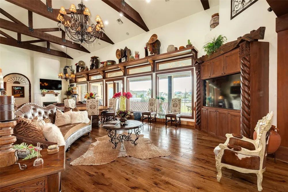 506 Sunset Circle Tiki Island, TX 77554