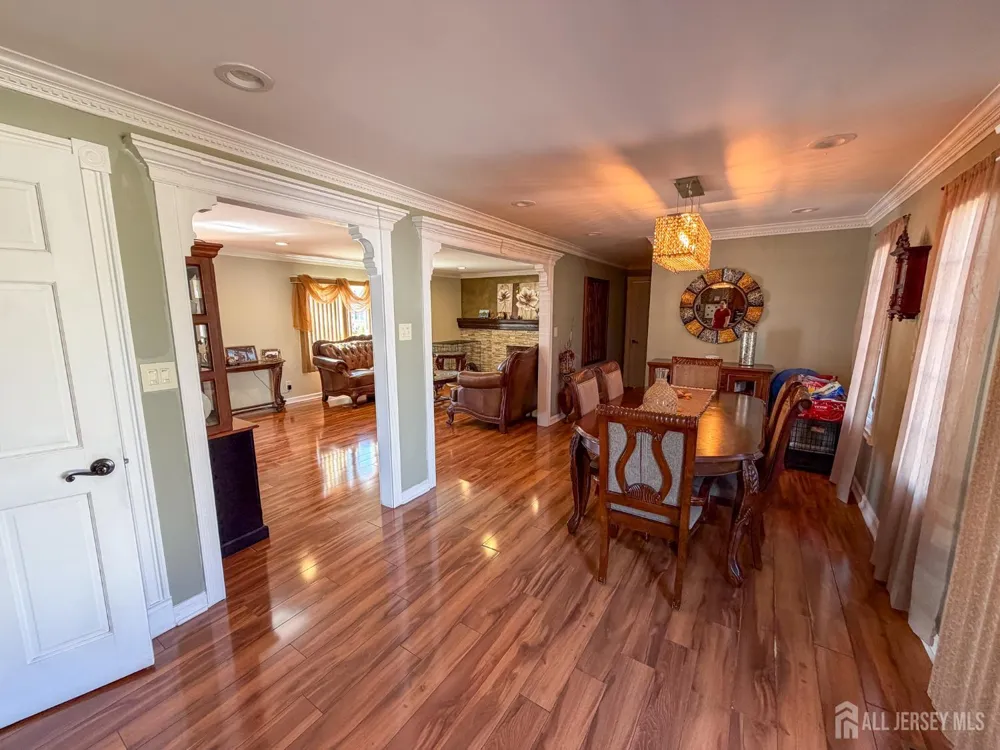 199 E Arthur Place Iselin, NJ 08830