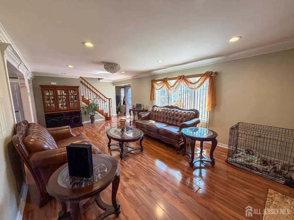199 E Arthur Place Iselin, NJ 08830