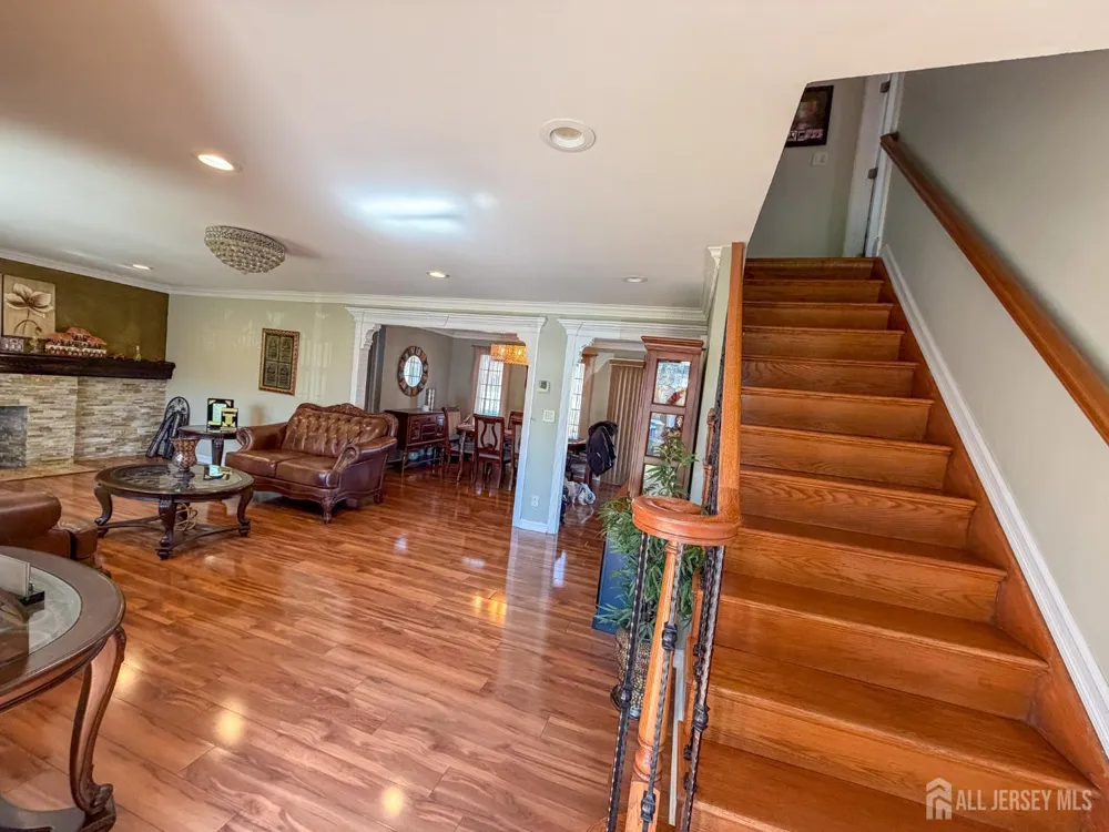 199 E Arthur Place Iselin, NJ 08830