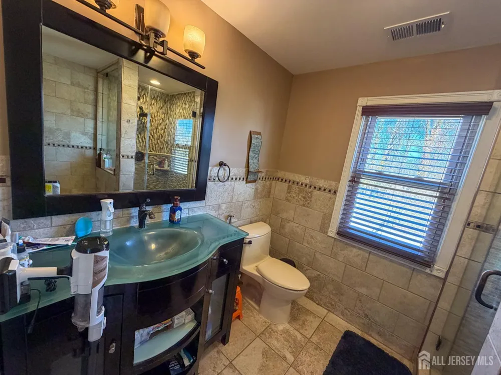 199 E Arthur Place Iselin, NJ 08830