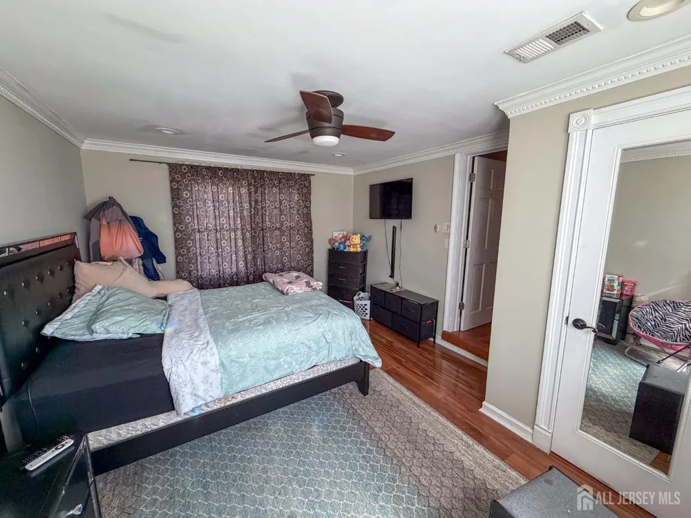 199 E Arthur Place Iselin, NJ 08830