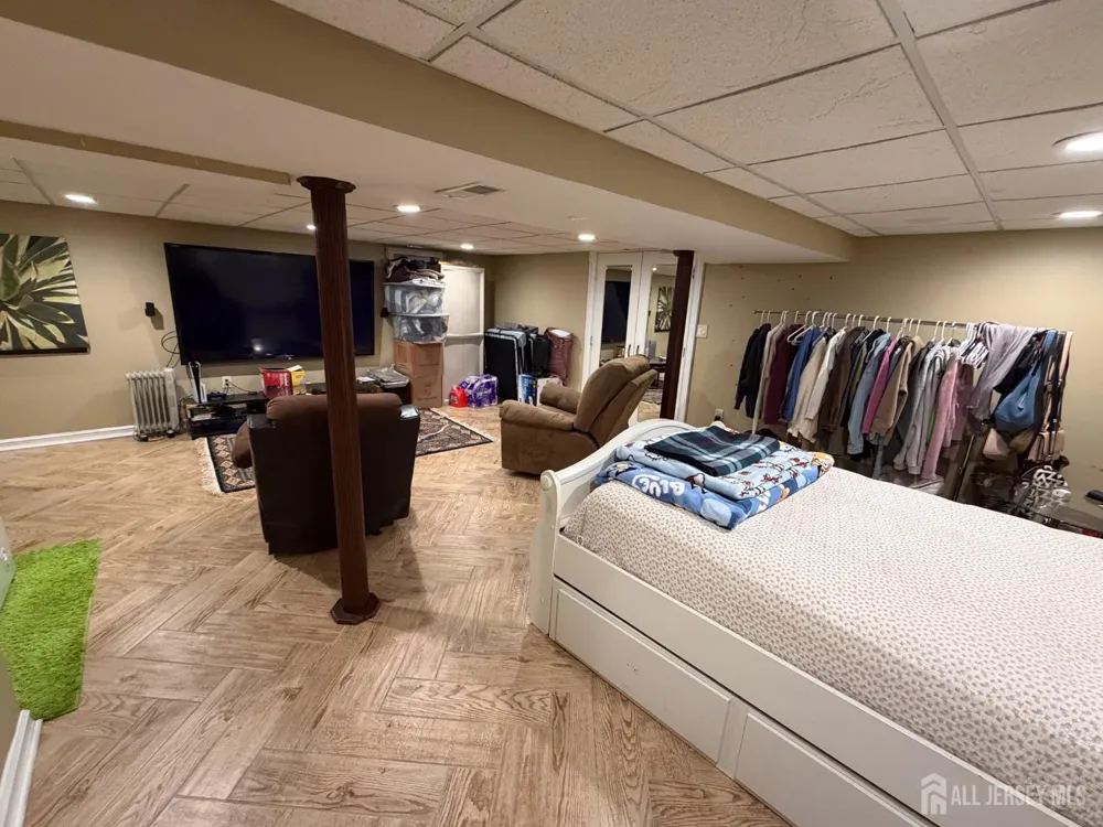 199 E Arthur Place Iselin, NJ 08830