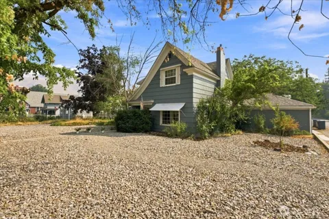 225 S Division Street