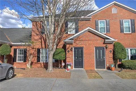 618 Manor Way
