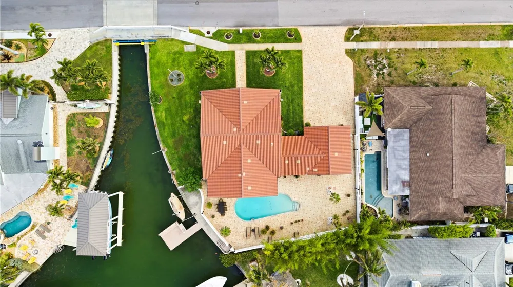 350 HARBOR PASSAGE Clearwater Beach, FL 33767