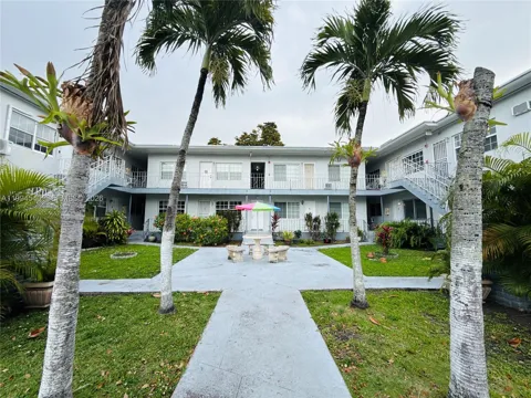 555 SW 16th Ave #11