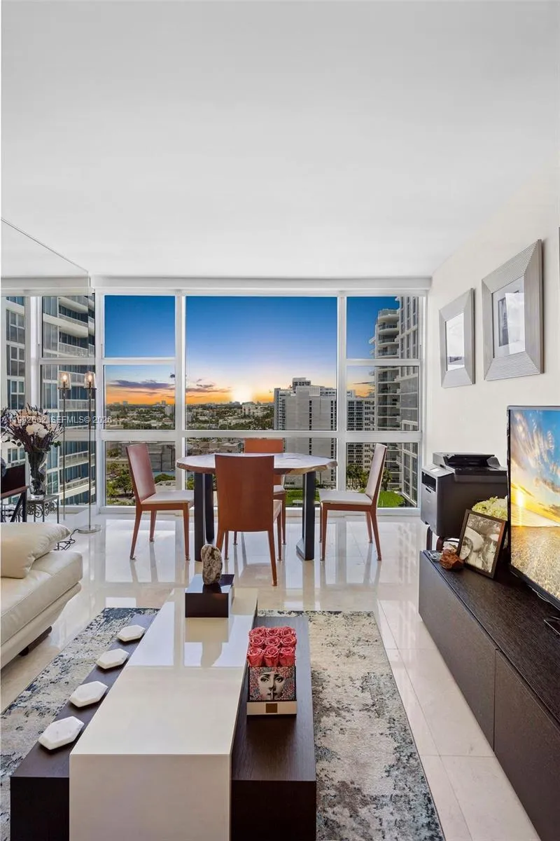 6801 Collins Ave #1414 Miami Beach, FL 33141