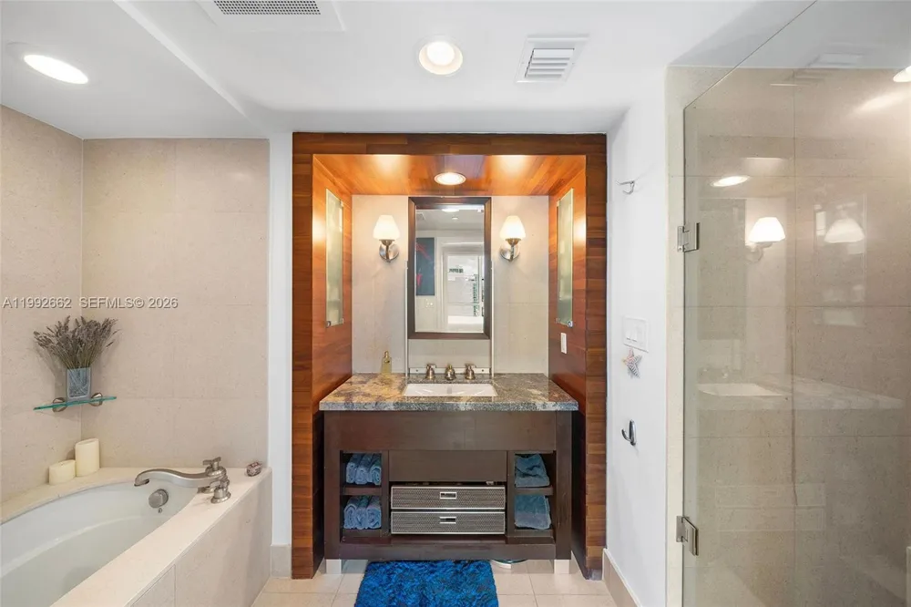 6801 Collins Ave #1414 Miami Beach, FL 33141