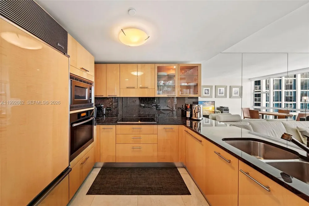 6801 Collins Ave #1414 Miami Beach, FL 33141