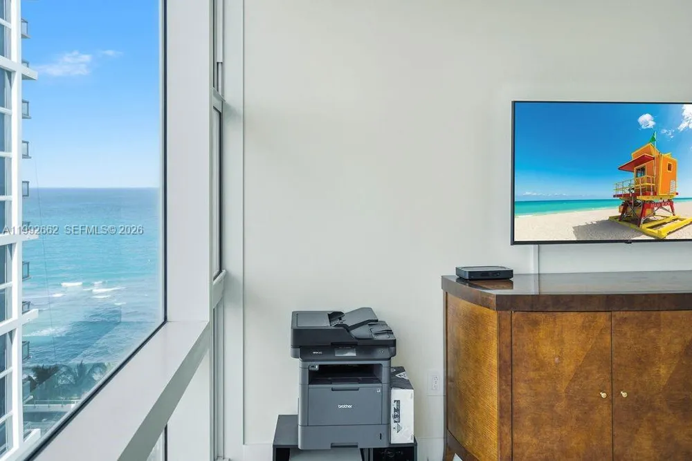 6801 Collins Ave #1414 Miami Beach, FL 33141
