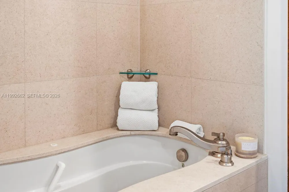 6801 Collins Ave #1414 Miami Beach, FL 33141