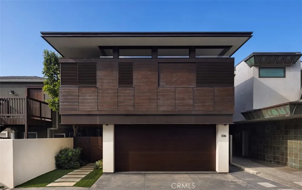 3216 The Strand Manhattan Beach, CA 90266