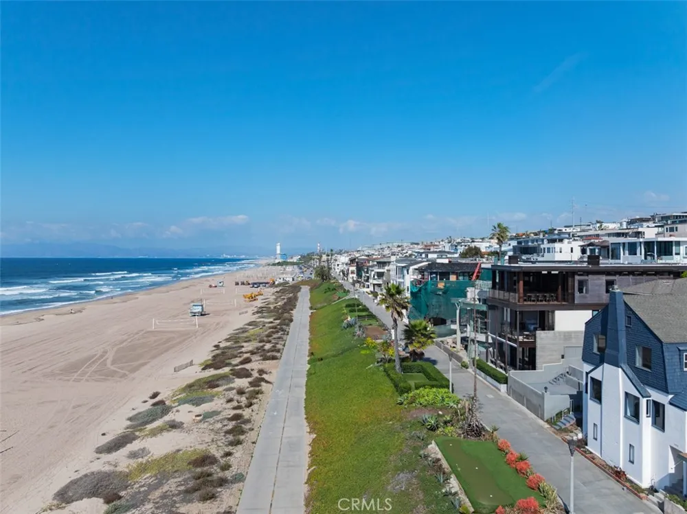 3216 The Strand Manhattan Beach, CA 90266
