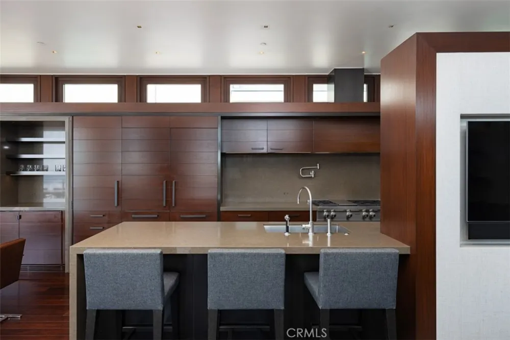 3216 The Strand Manhattan Beach, CA 90266