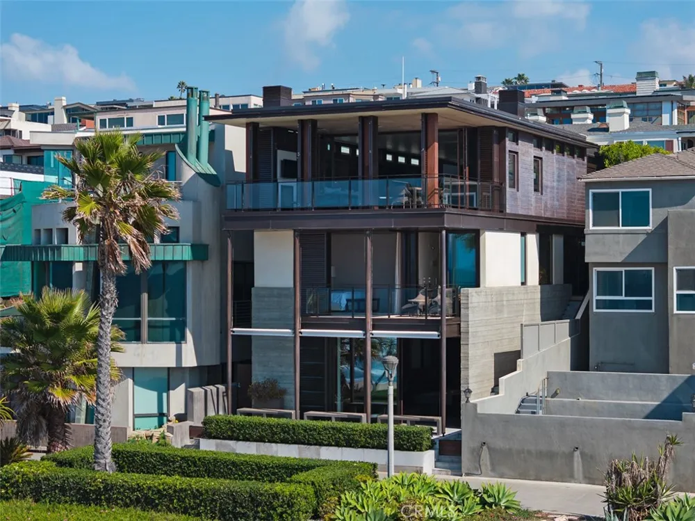 3216 The Strand Manhattan Beach, CA 90266