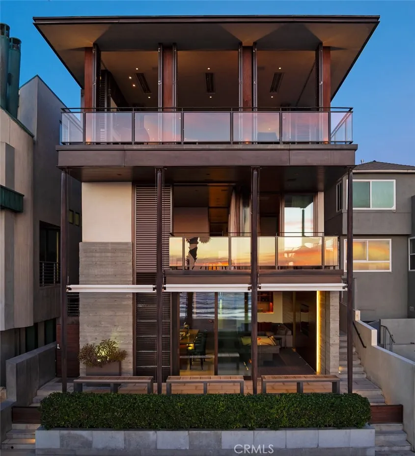 3216 The Strand Manhattan Beach, CA 90266