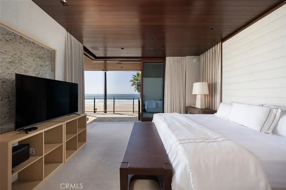 3216 The Strand Manhattan Beach, CA 90266