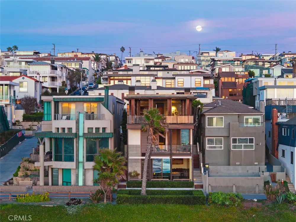 3216 The Strand Manhattan Beach, CA 90266