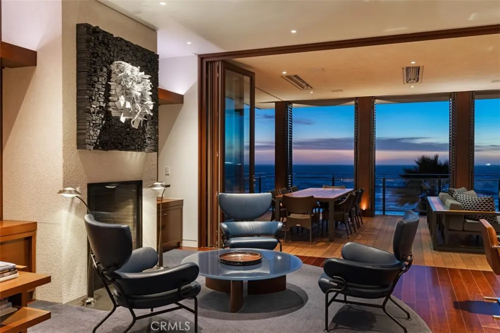 3216 The Strand Manhattan Beach, CA 90266