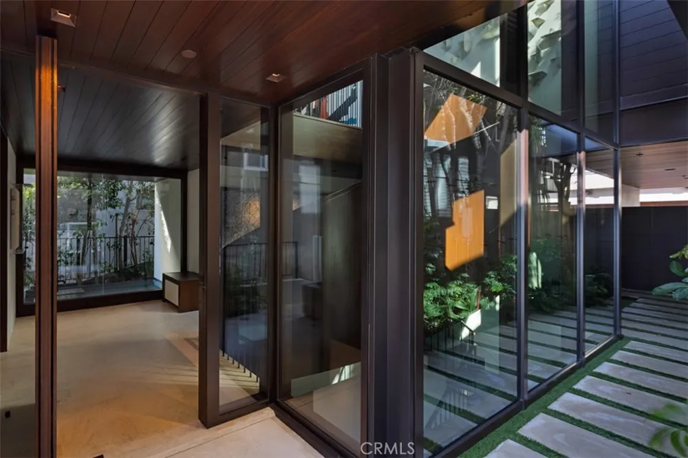 3216 The Strand Manhattan Beach, CA 90266