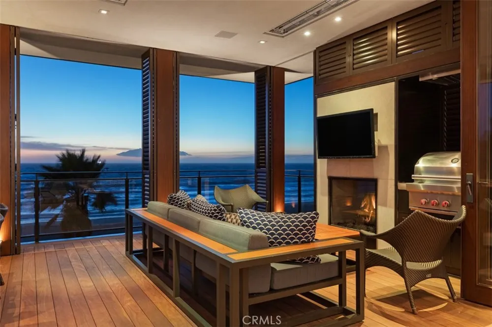 3216 The Strand Manhattan Beach, CA 90266