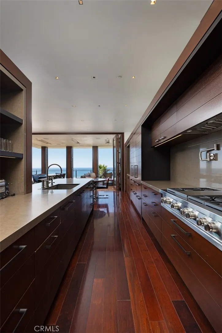 3216 The Strand Manhattan Beach, CA 90266