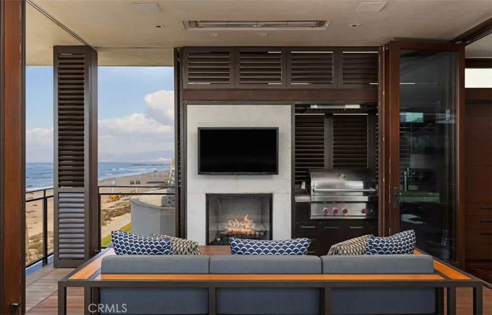 3216 The Strand Manhattan Beach, CA 90266