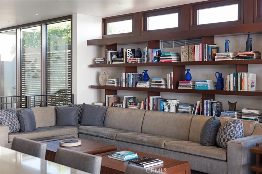 3216 The Strand Manhattan Beach, CA 90266