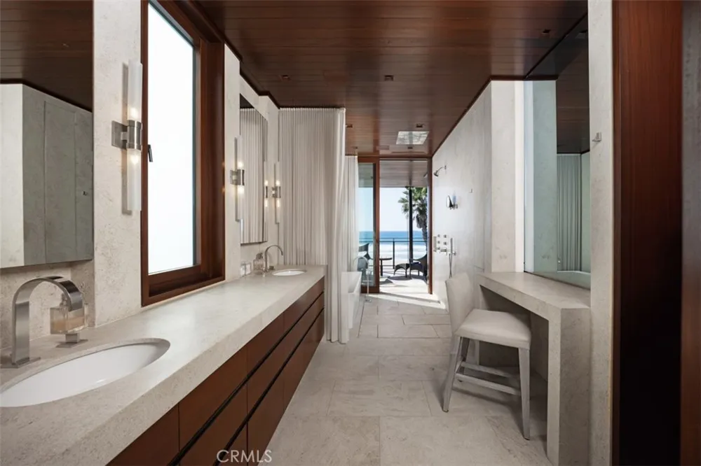 3216 The Strand Manhattan Beach, CA 90266