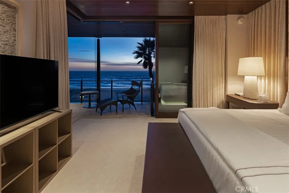 3216 The Strand Manhattan Beach, CA 90266