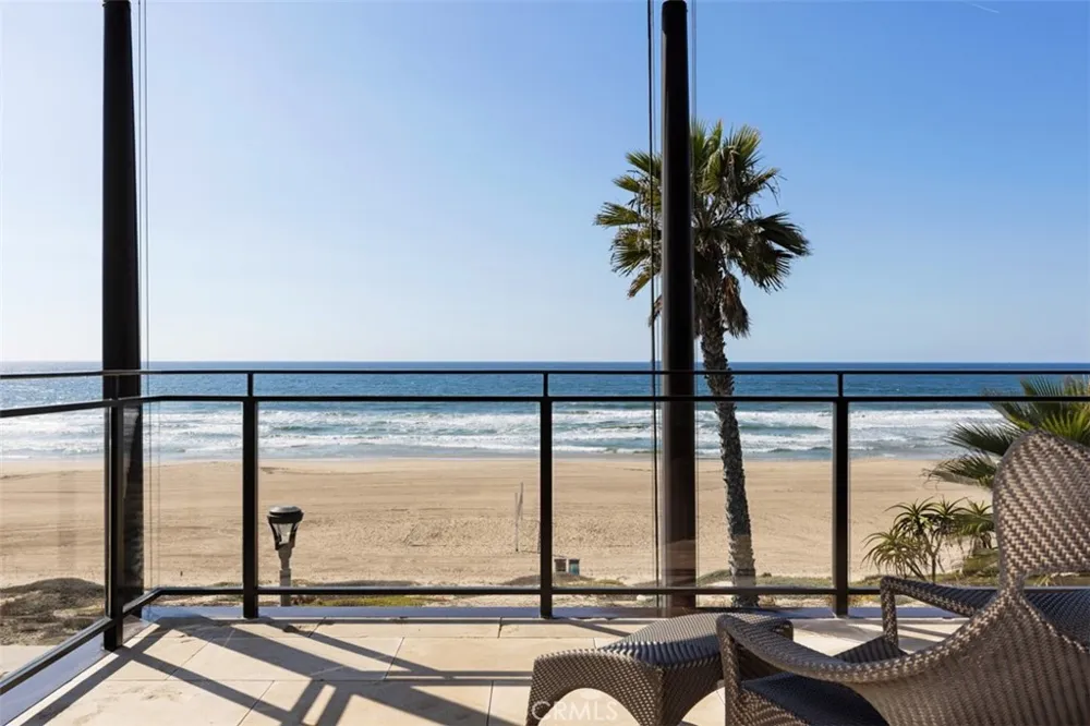 3216 The Strand Manhattan Beach, CA 90266