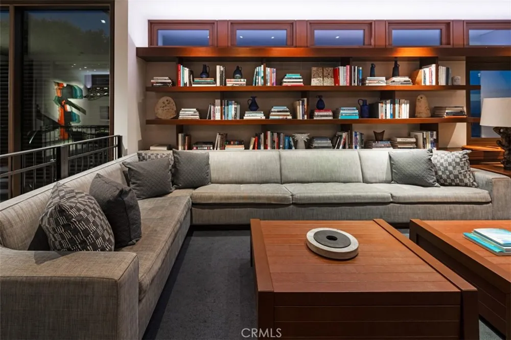 3216 The Strand Manhattan Beach, CA 90266