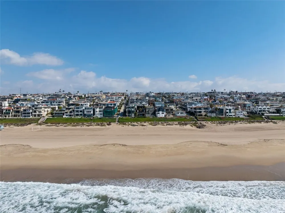 3216 The Strand Manhattan Beach, CA 90266
