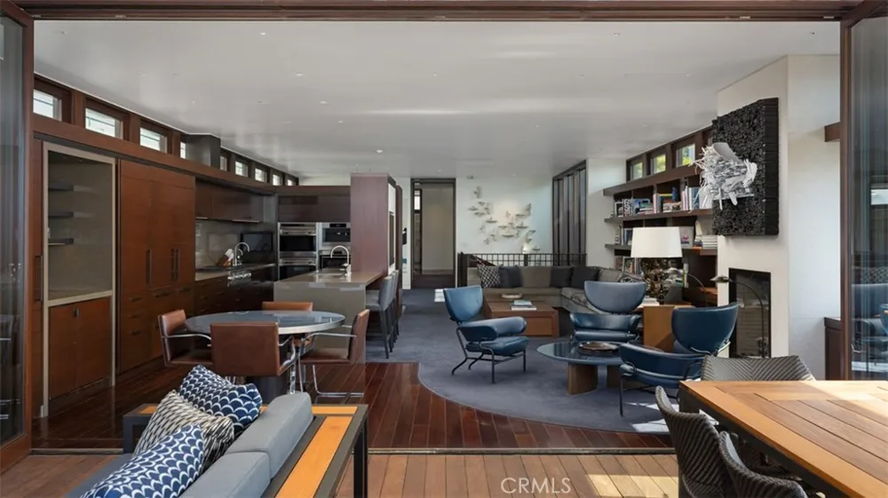 3216 The Strand Manhattan Beach, CA 90266