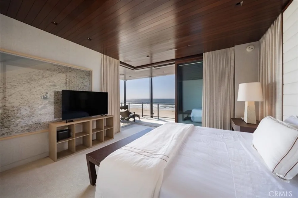 3216 The Strand Manhattan Beach, CA 90266