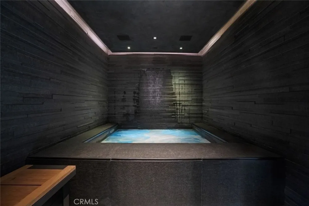 3216 The Strand Manhattan Beach, CA 90266
