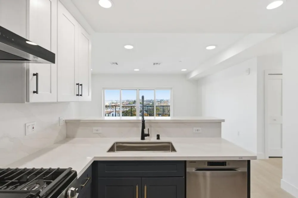 560 El Camino Real #206 San Carlos, CA 94070