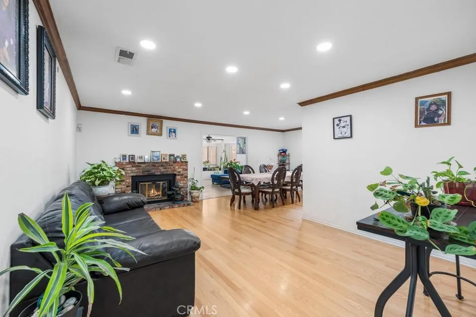 1827 Louise Lancaster, CA 93534