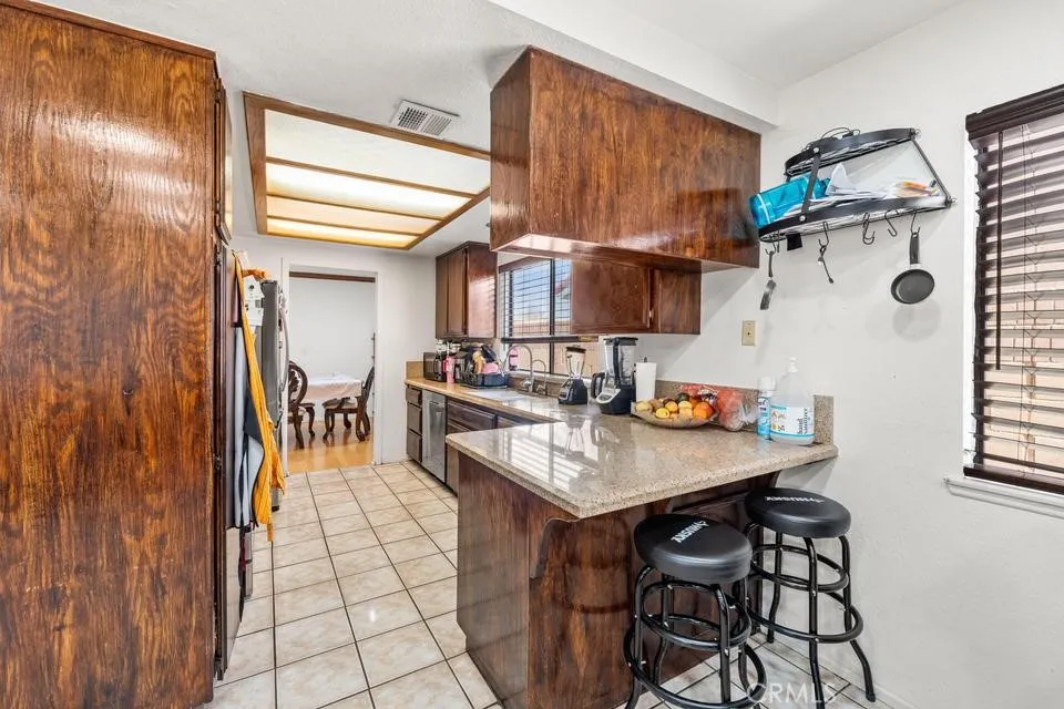 1827 Louise Lancaster, CA 93534