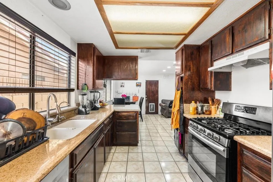 1827 Louise Lancaster, CA 93534