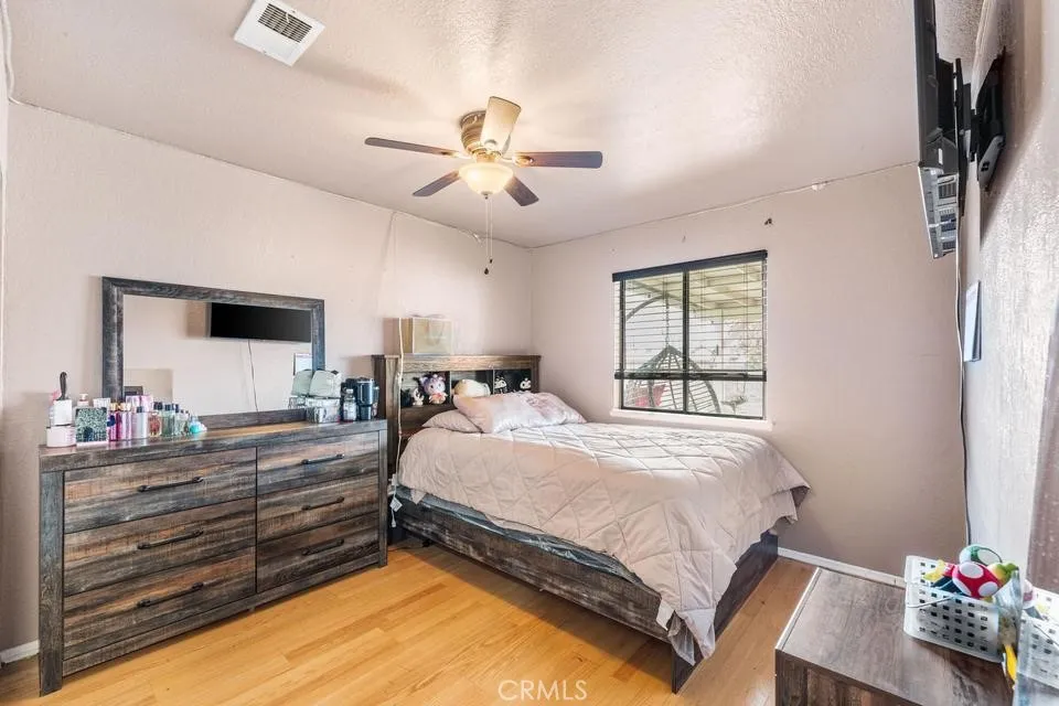 1827 Louise Lancaster, CA 93534