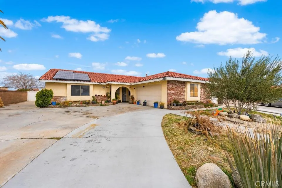 1827 Louise Lancaster, CA 93534