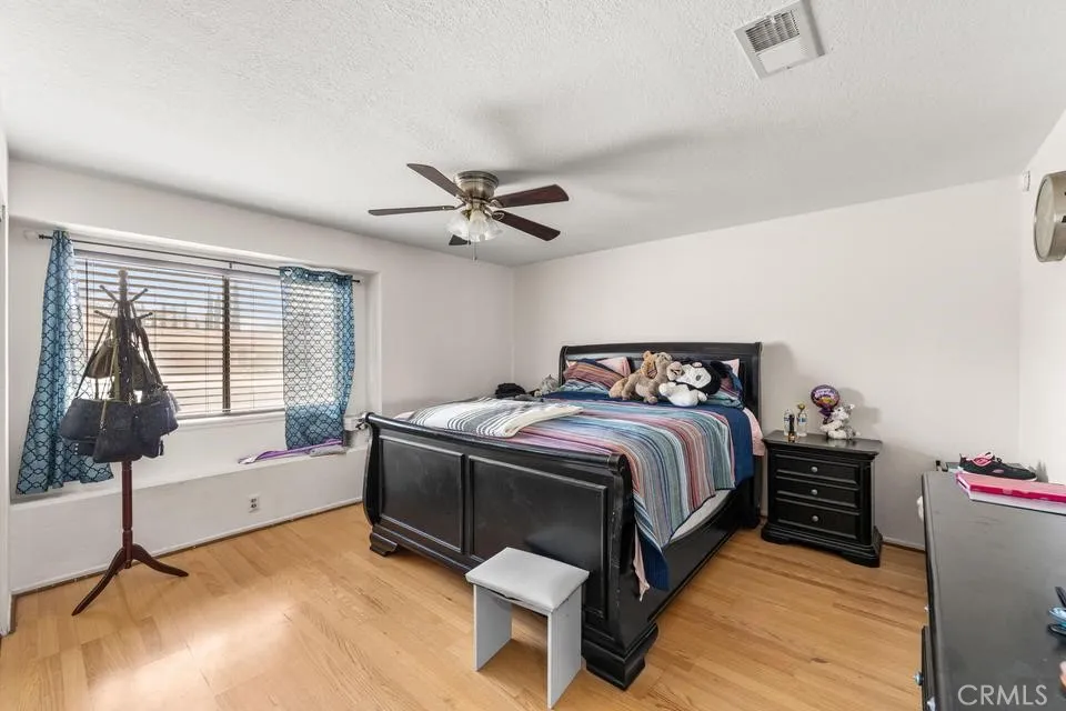 1827 Louise Lancaster, CA 93534