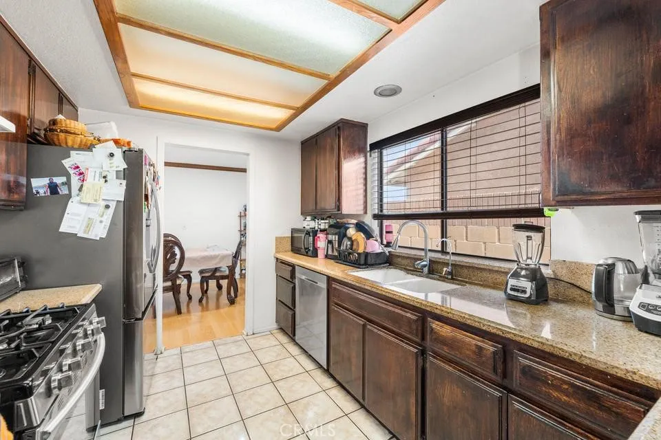 1827 Louise Lancaster, CA 93534